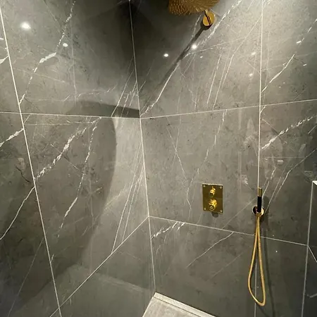 Luxury In The Centre Of Apartment